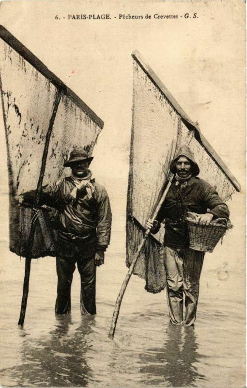 Carte postale ancienne Paris-Plage - Pécheurs de Crevettes