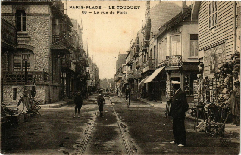 Carte postale ancienne Paris-Plage - Le Touquet - La rue de Paris