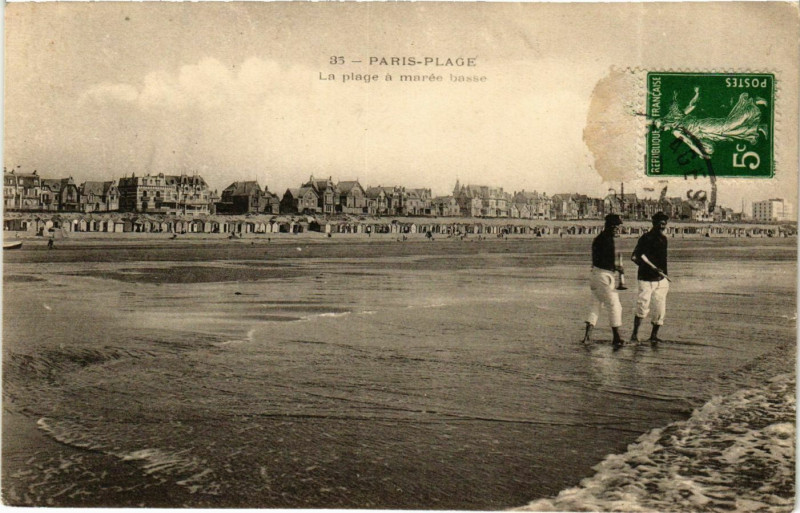 Carte postale ancienne Paris-Plage - La Plage a marée basse