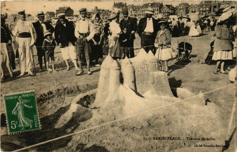 Carte postale ancienne Berck-Plage - Travaux de sable à Berck