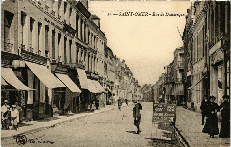 Carte postale ancienne Saint-Omer - Rue de Dunkerque à Saint-Omer