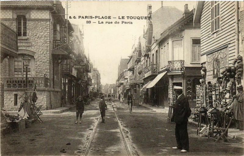 Carte postale ancienne Paris-Plage - Le Touquet - La rue de Paris