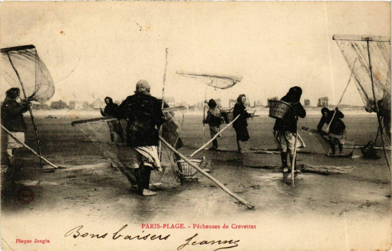 Carte postale ancienne Paris-Plage - Pécheures de Crevettes