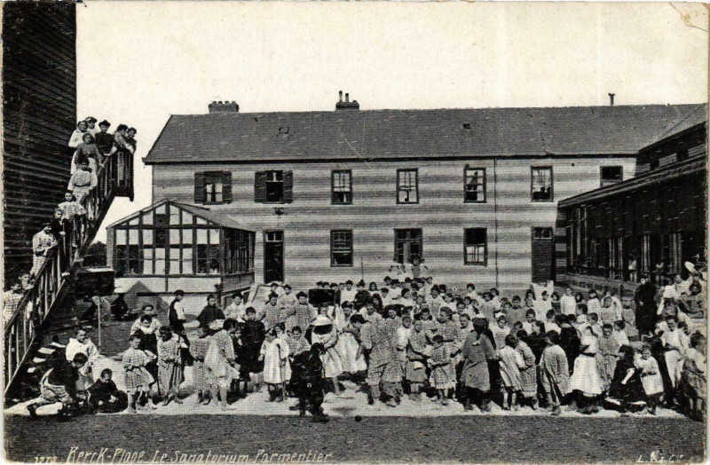 Carte postale ancienne Berck-Plage - Le Sanatorium Parmentier à Berck
