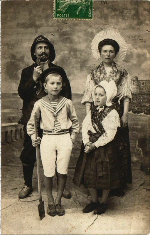 Carte postale ancienne Le Portel (P.-d-C.) - La Familie Pécheur au Portel
