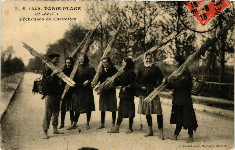 Carte postale ancienne Paris-Plage (P.-de-C.) Pécheuses de Crevettes
