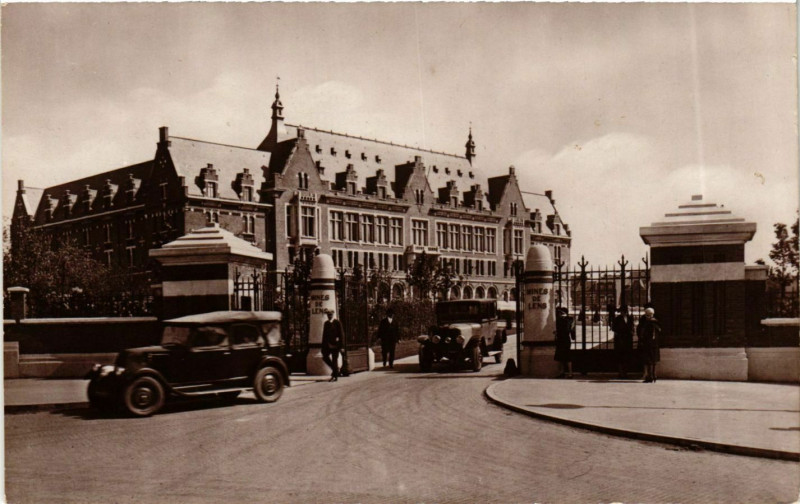 Carte postale ancienne Lens - Entrée des Grands Bureaux des Mines de Lens à Lens