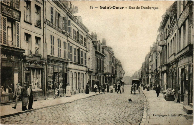 Carte postale ancienne Saint-Omer - Rue de Dunkerque à Saint-Omer