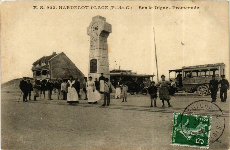 Carte postale ancienne Hardelot-Plage (P.-de-C.) - Sur la Digue - Promenade