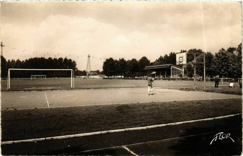 Carte postale ancienne Oignes (P.-de-C.) - Le Stade