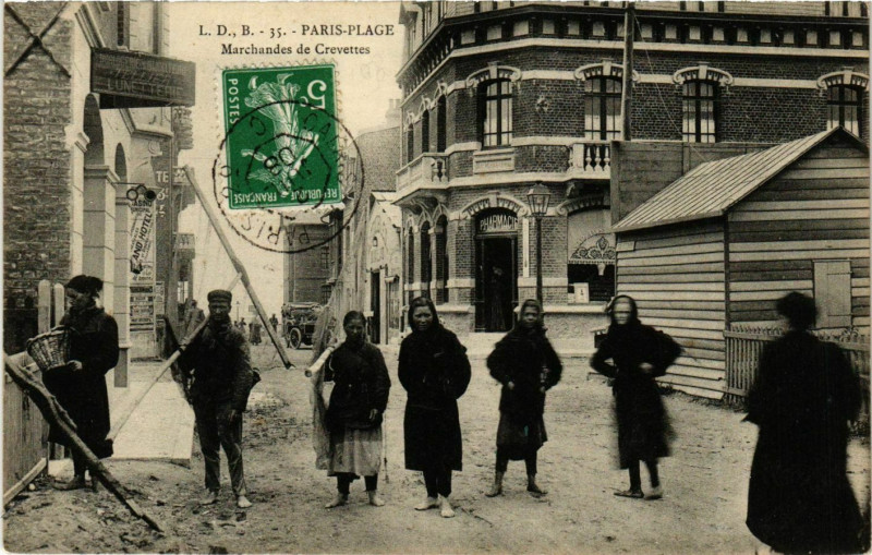 Carte postale ancienne Paris-Plage - Marchande de Crevettes