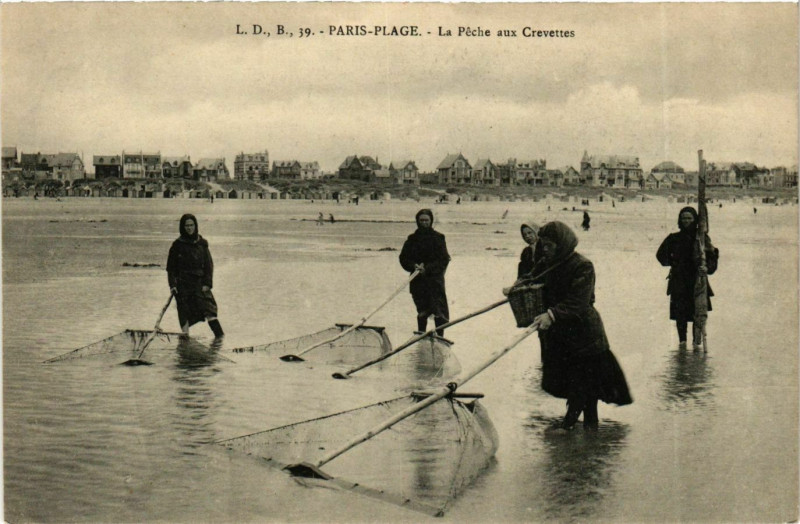 Carte postale ancienne Paris-Plage - La Péche aux Crevettes