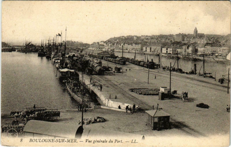Carte postale ancienne Boulogne-Sur-Mer - Vue generale du Port à Boulogne-sur-Mer