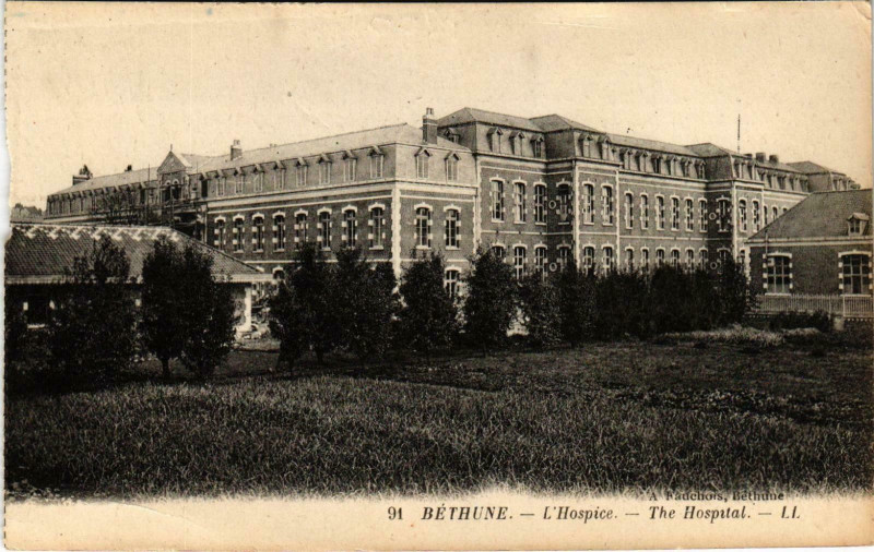 Carte postale ancienne Bethune - L'Hospice à Béthune