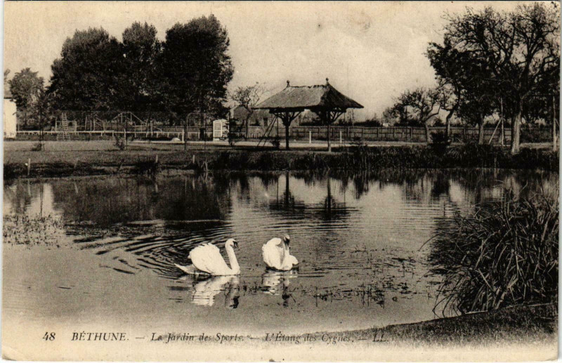 Carte postale ancienne Bethune - Le Jardin des Sports à Béthune