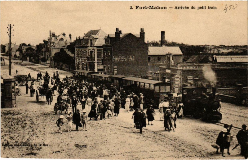 Carte postale ancienne Fort-Mahon Arrivee du petit train