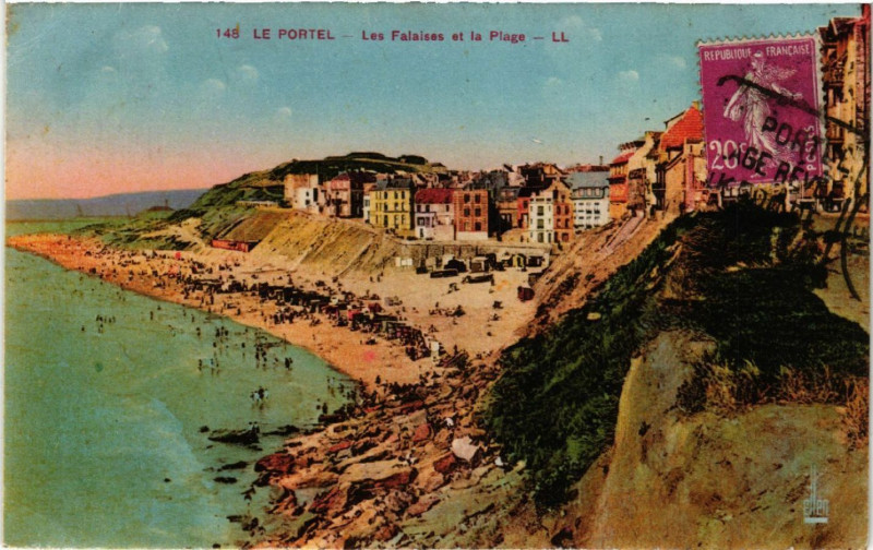 Carte postale ancienne Le Portel - Les Falaises et la Plage au Portel
