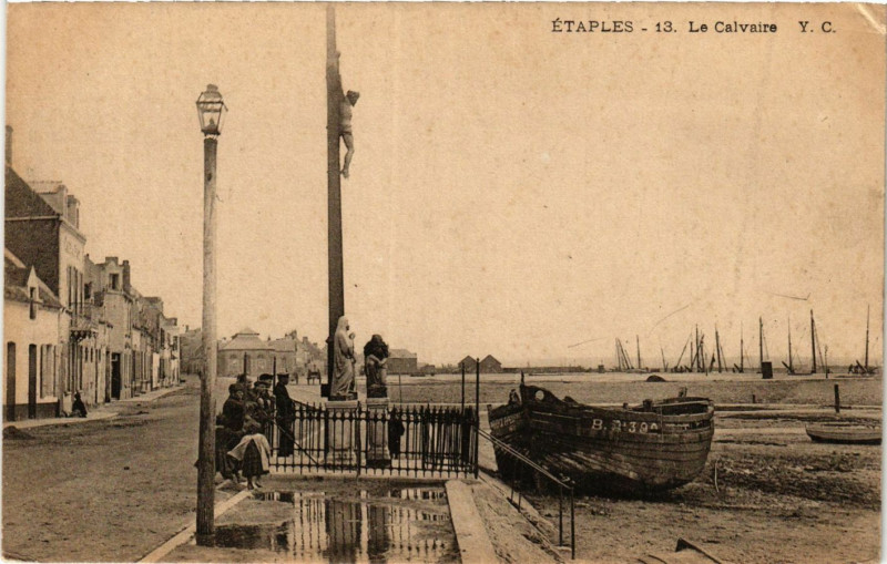 Carte postale ancienne Etaples Le Calvaire à Étaples
