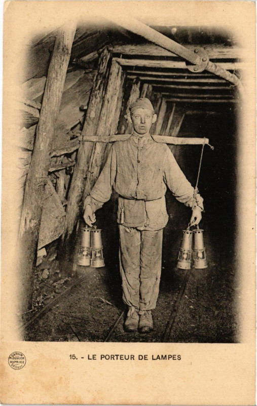Carte postale ancienne Le Porteur de Lampes