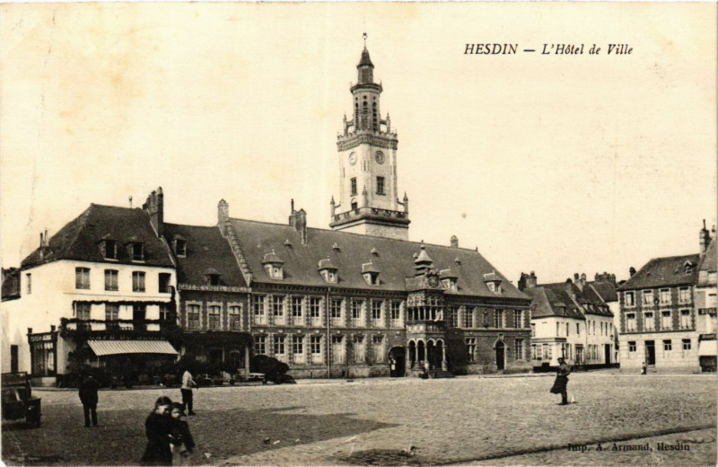 Carte postale ancienne Hesdin L'Hotel de Ville à Hesdin