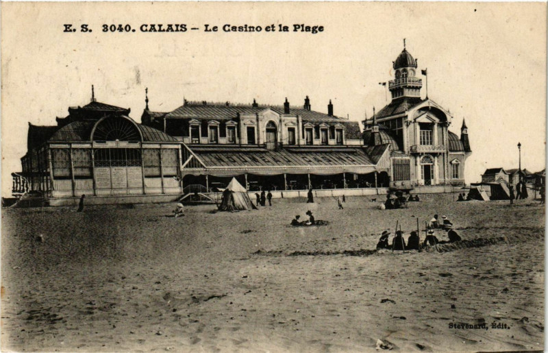 Carte postale ancienne Calais Le Casino et la Plage à Calais