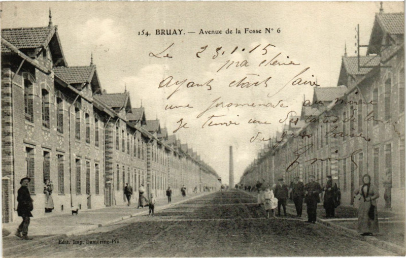 Carte postale ancienne Bruay Avenue de la Fosse No. 6