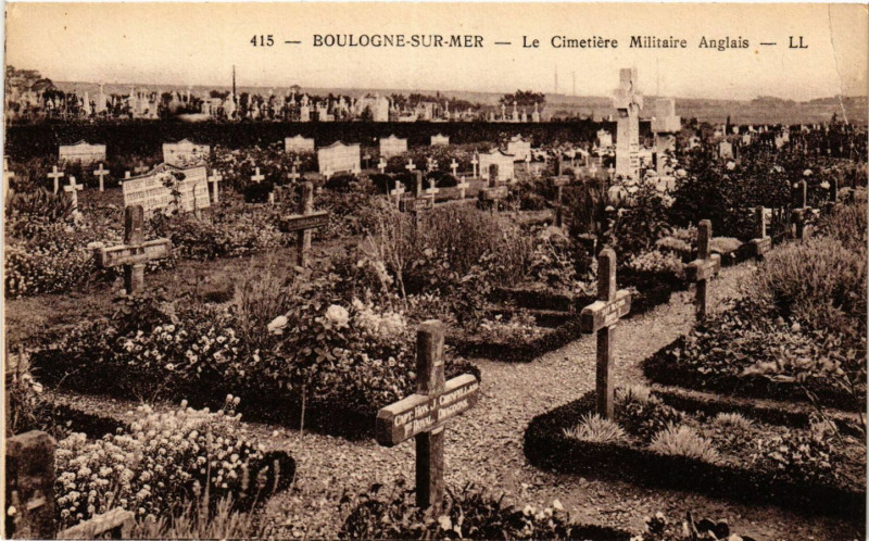 Carte postale ancienne Boulogne-sur-Mer Le Cimetiére Militaire Anglais à Boulogne-sur-Mer