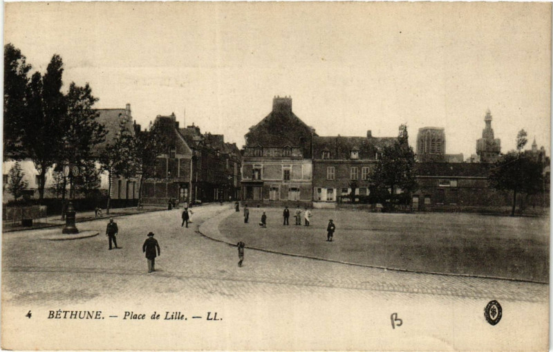 Carte postale ancienne Bethune Place de Lille à Béthune