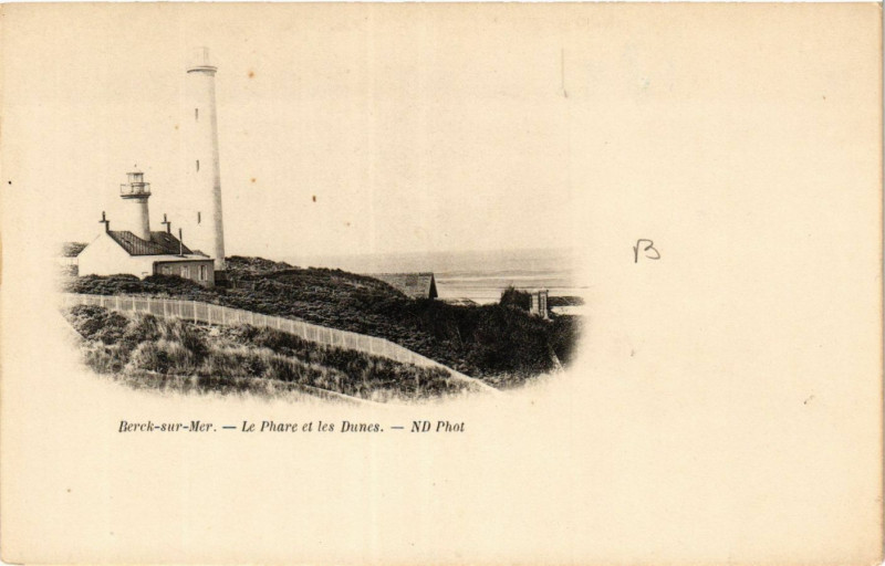 Carte postale ancienne Berck-sur-Mer Le Phare et les Dunes à Berck