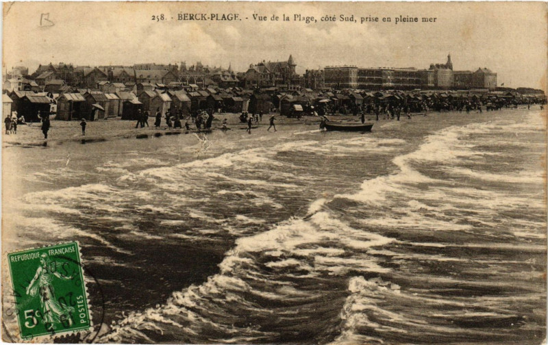 Carte postale ancienne Berck-Plage Vue de la Plage cote Sud pris en pleine mer à Berck
