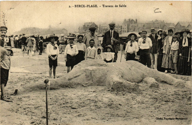 Carte postale ancienne Berck-Plage Travaux de Sable à Berck