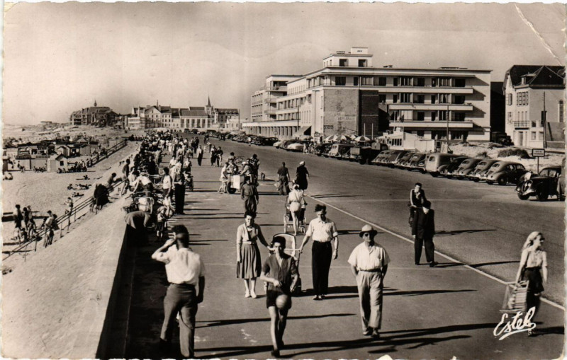 Carte postale ancienne Berck-Plage Promenade sur la Digue à Berck
