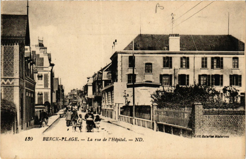 Carte postale ancienne Berck-Plage La Rue de l'Hopital à Berck
