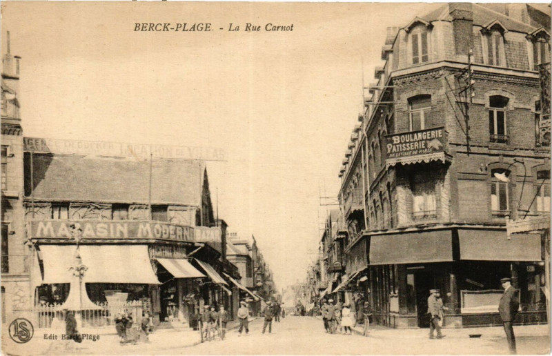 Carte postale ancienne Berck-Plage La Rue Carnot à Berck