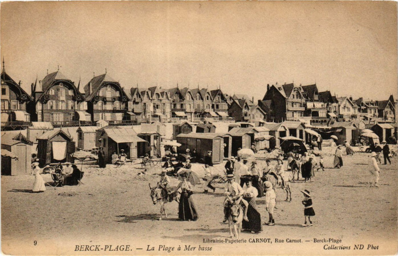Carte postale ancienne Berck-Plage La Plage a Mer basse à Berck