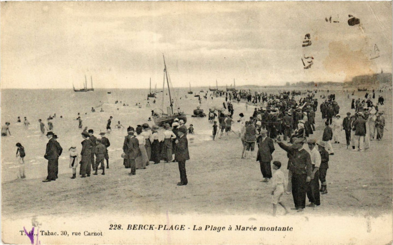 Carte postale ancienne Berck-Plage La Plage a Marée montante à Berck