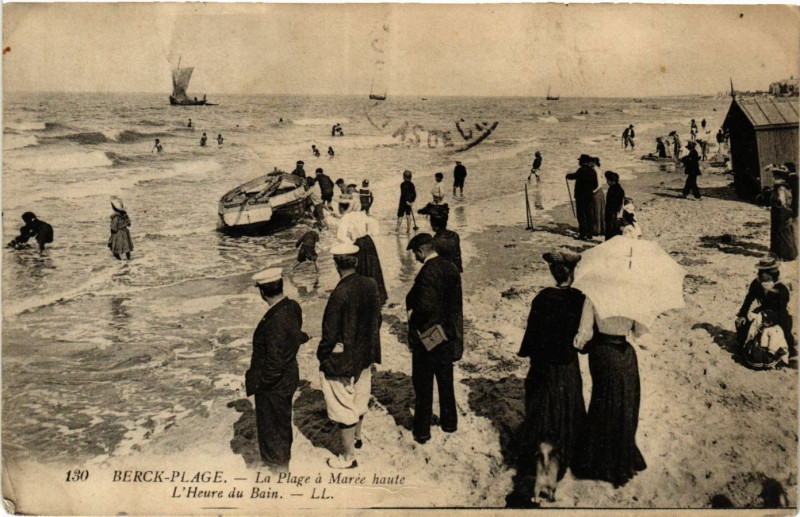 Carte postale ancienne Berck-Plage La Plage a Marée haute-L'heure du Bain à Berck