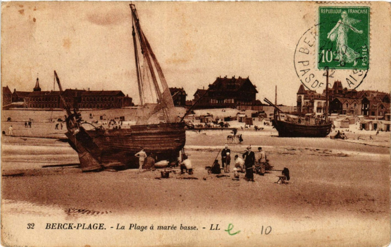 Carte postale ancienne Berck-Plage La Plage a marée basse à Berck