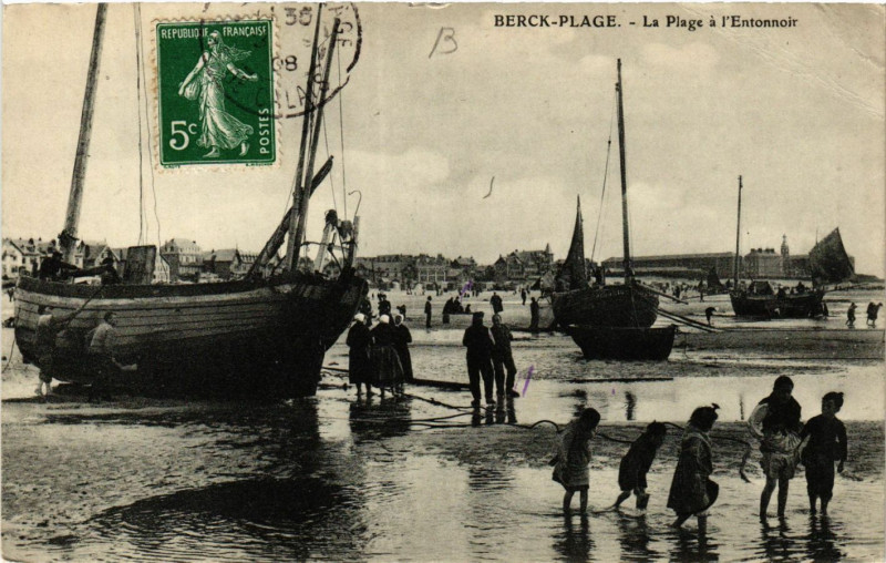 Carte postale ancienne Berck-Plage La Plage a l'Entonnoir à Berck