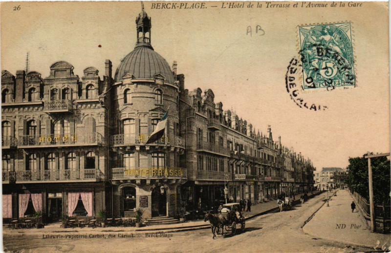 Carte postale ancienne Berck-Plage L'Hotel de la Terrasse et l'Avenue de la Gare à Berck