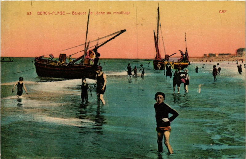 Carte postale ancienne Berck-Plage Barques le péche au mouillage à Berck