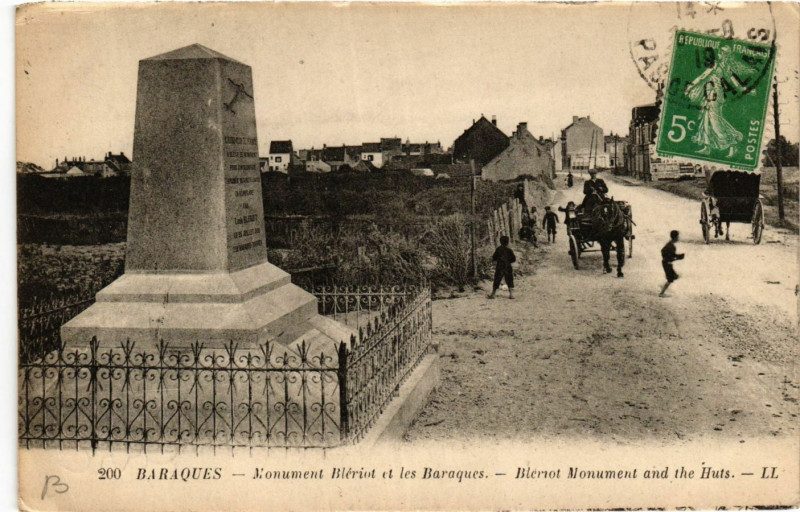 Carte postale ancienne Baraques Monument Bleriot et les Baraques