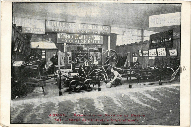 Carte postale ancienne Arras Stand de l'Industrie Internationale à Arras