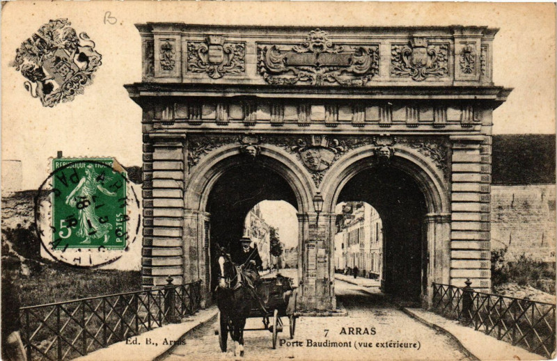 Carte postale ancienne Arras Porte Baudimont à Arras