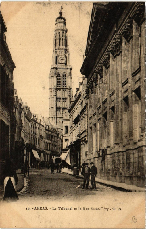 Carte postale ancienne Arras Le Tribunal et la Rue Saint-Géry à Arras