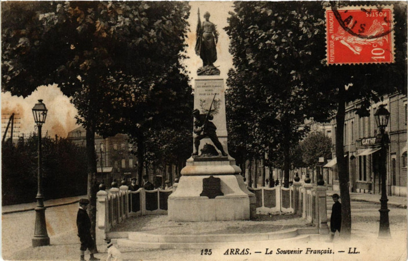 Carte postale ancienne Arras Le Souvenir Francais à Arras