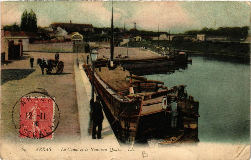 Carte postale ancienne Arras Le Canal et le Nouveau Quai à Arras