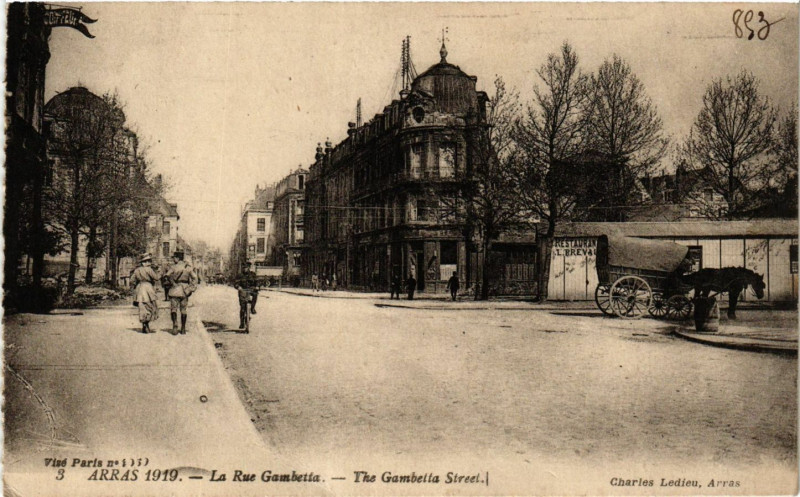 Carte postale ancienne Arras La Rue Gambetta à Arras