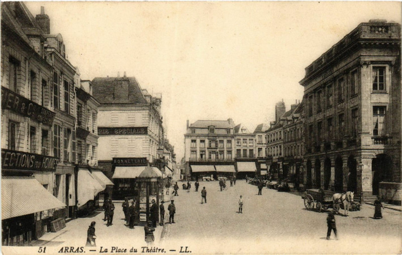 Carte postale ancienne Arras La Place du Théatre à Arras