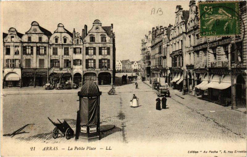 Carte postale ancienne Arras La Petite Place à Arras
